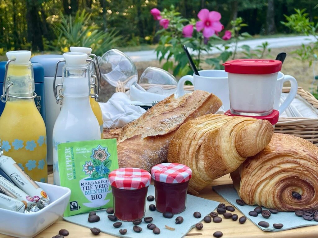 Petit déjeuner livré en Hébergement