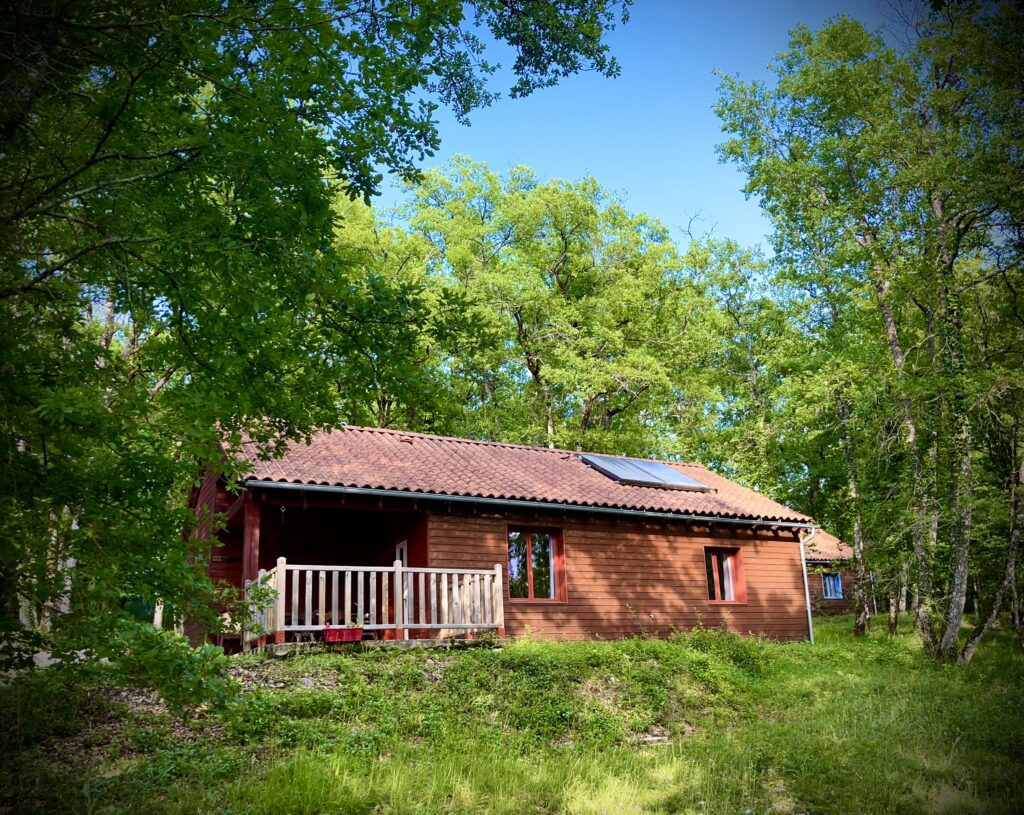 Chalet confort Périgord au Village Enchanteur, pour 6 personnes.