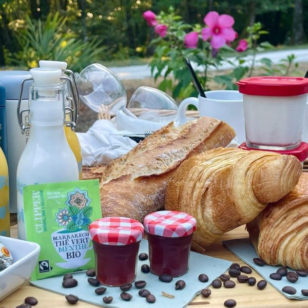 Petit déjeuner livré en Hébergement