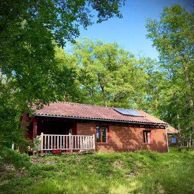 Chalet confort Périgord au Village Enchanteur, pour 6 personnes.